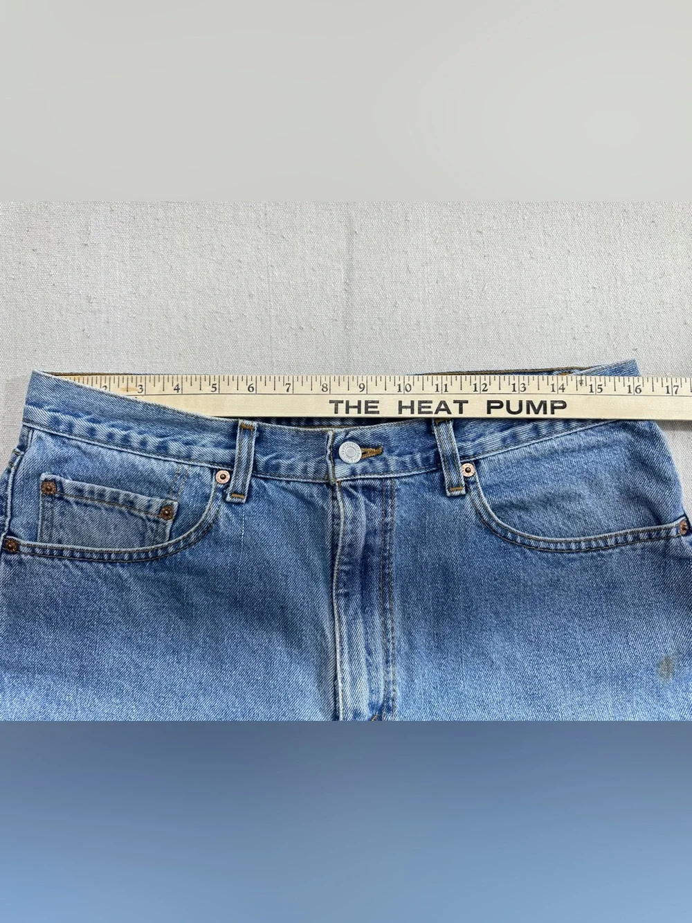 Vintage 1999 Levi’s 550 Made in Canada Baggy Denim Shorts 32W Jorts Streetwear x